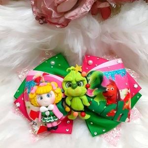 Hair accessories, mirrors, bags & Bows.